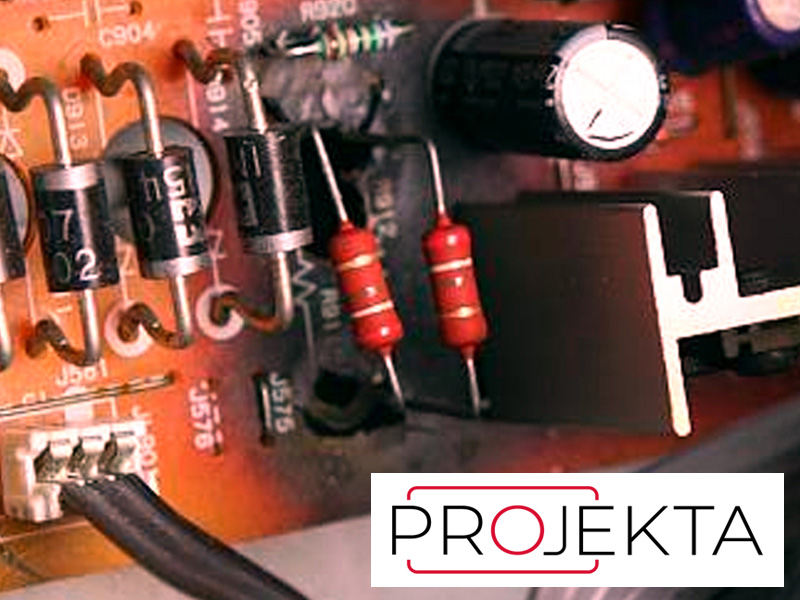 Zničený zvukový modul – připojení výkonového zesilovače do audio vstupu projektoru